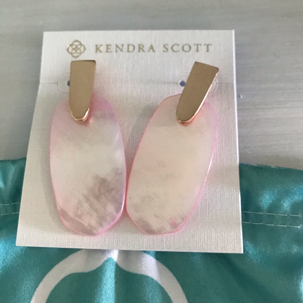 NWT Kendra Scott Aragon Earrings Rose Quartz